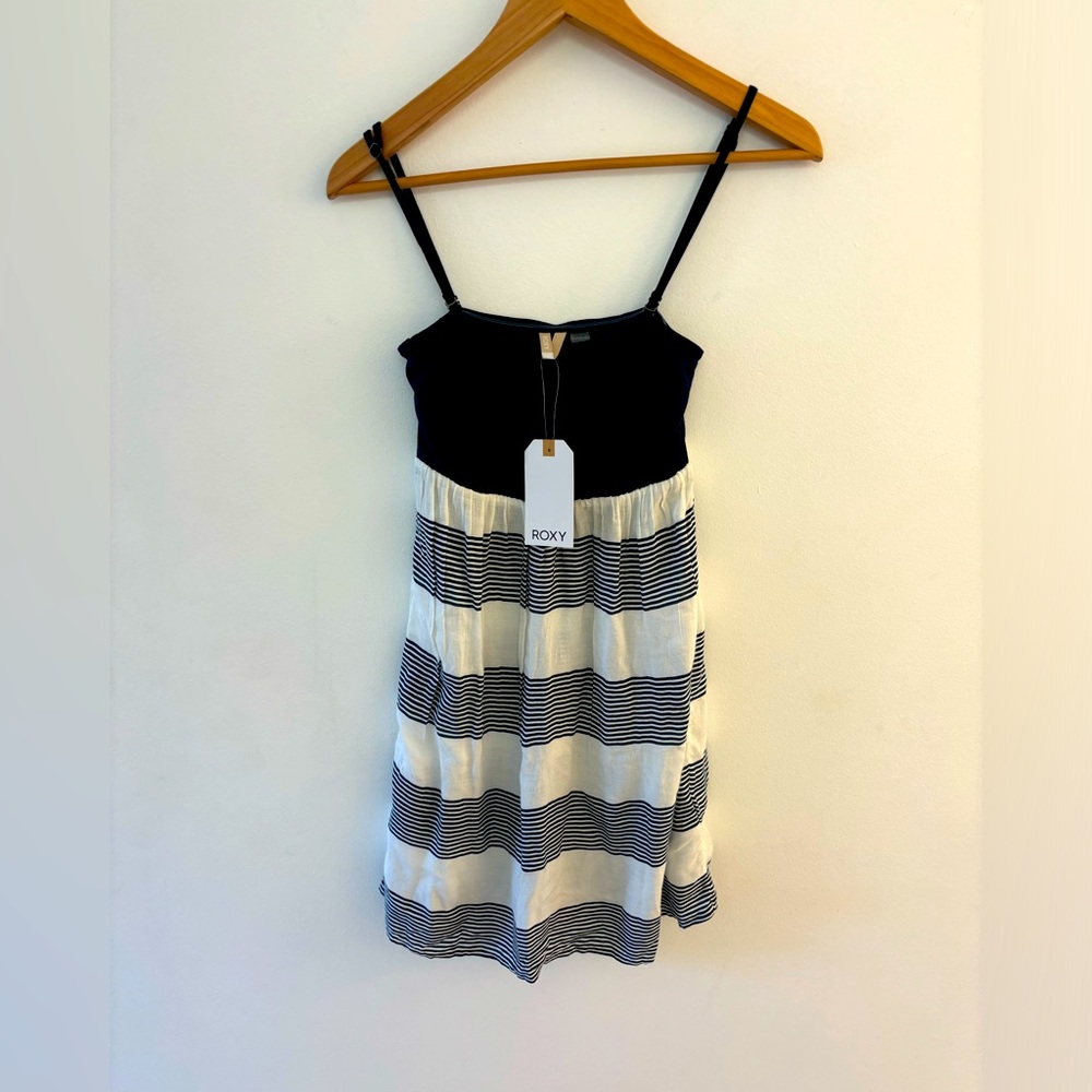 NWT Roxy Navy Blue & White Adjustable Removable Spaghetti Strap Tank Top, size S